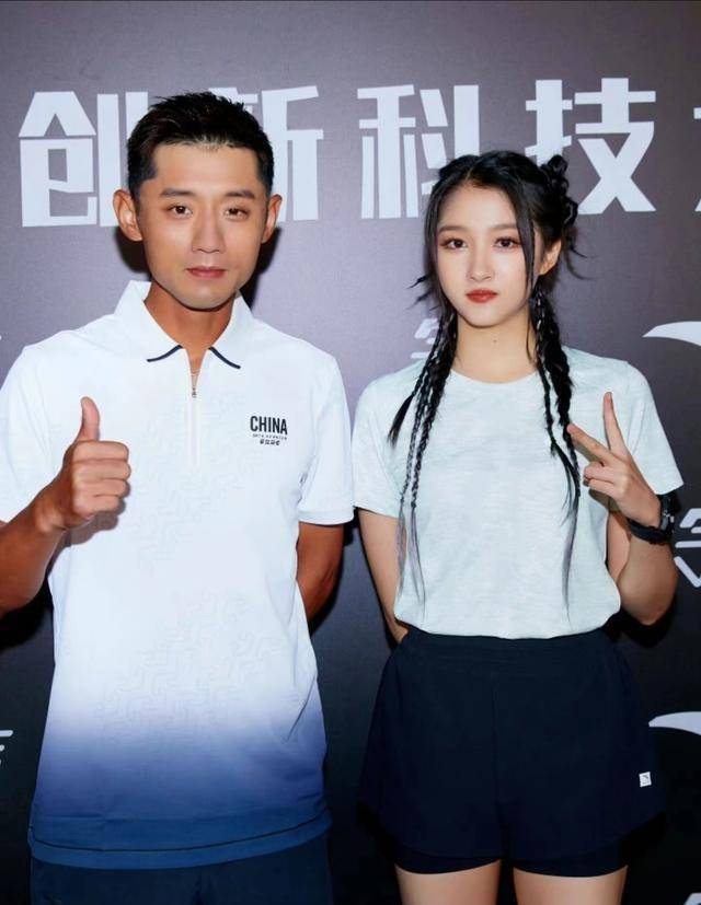 曝张继科带新女友下馆子,约上好哥们不避嫌,疑似内部已公开恋情_女孩