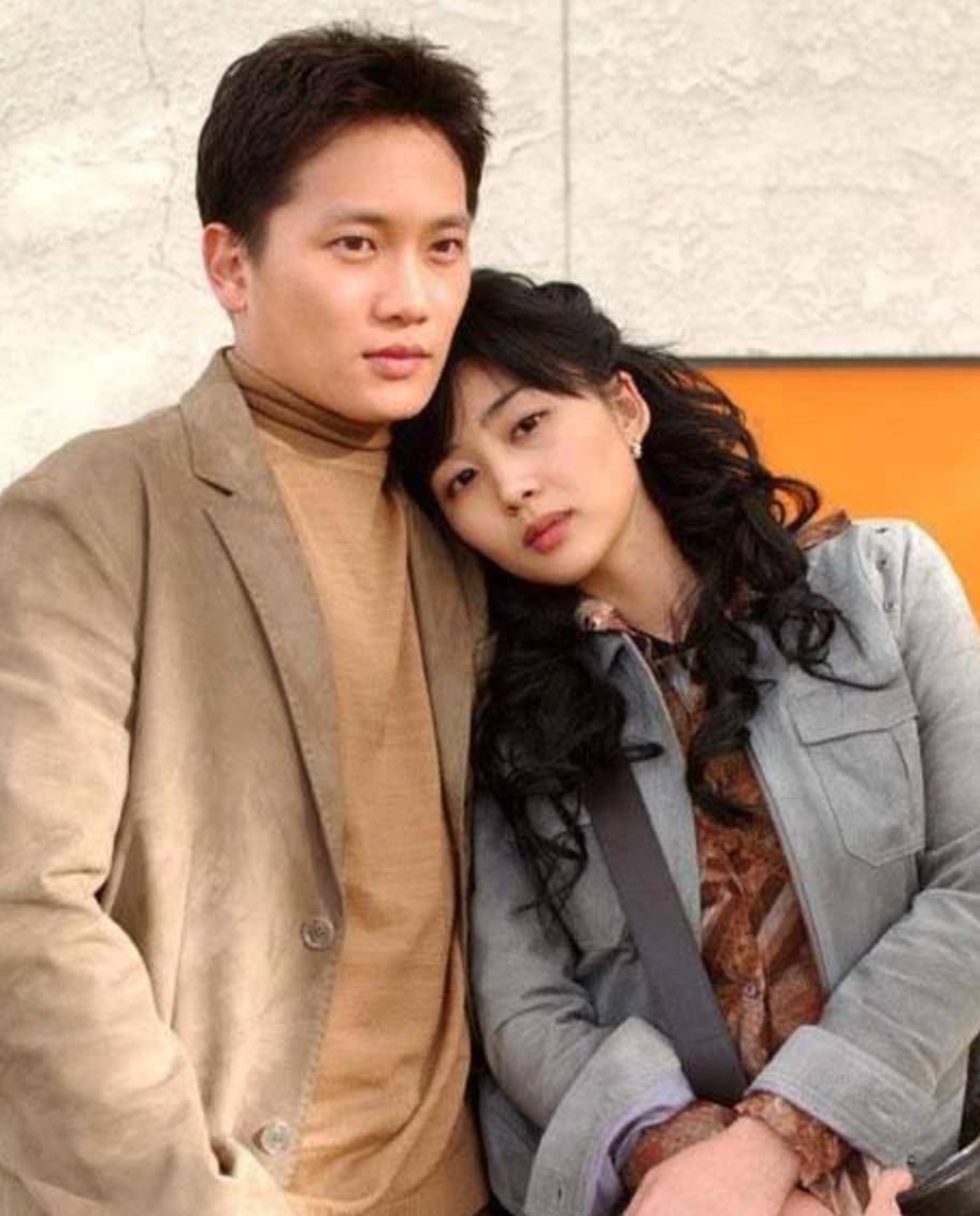 她是《春季恋歌》的女二,曾与池晟恋爱3年分手,已有8年不拍戏