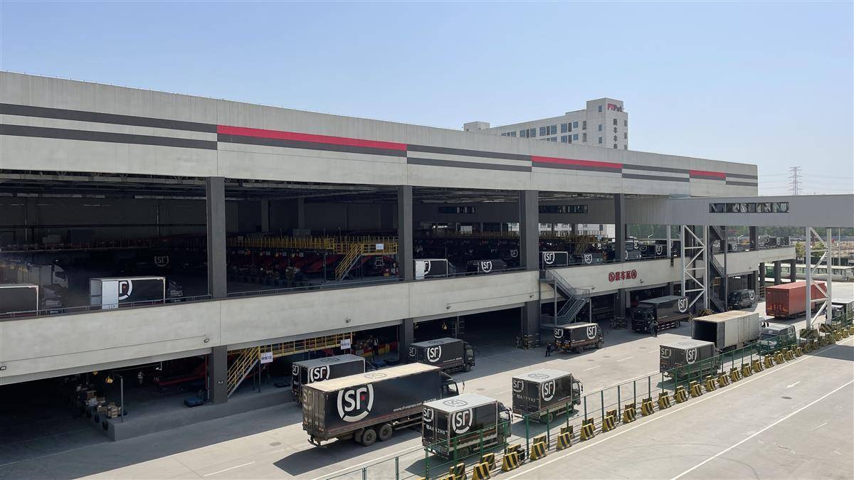流向方面,电商发达的福建,浙江,广东和上海,是快件发往湖北的集中热门
