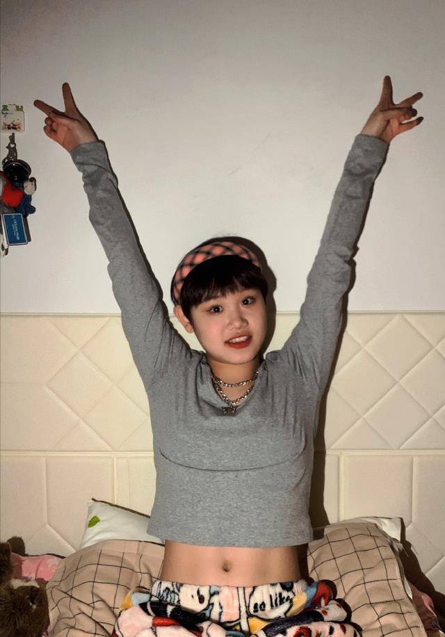 18岁奥运冠军张佳琦,一张稚气脸腹肌美照,错过两场比赛不会影响他的