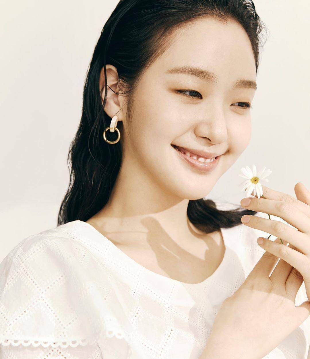 金高银纯天然气质不落俗,单眼皮也很美,《永恒的君主》非她莫属_the