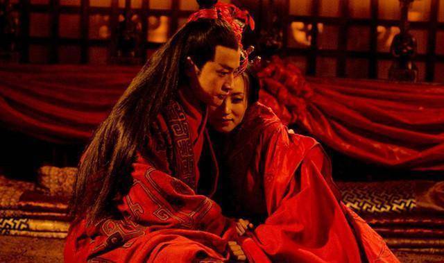 此女4岁丧父,算命的说:命带桃花母仪天下,句句应验_甄姬_曹丕_女子