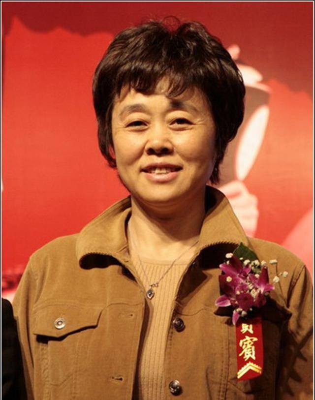 昔日女排队长孙晋芳:曾与郎平夺冠世界杯,65岁却要靠换血续命_中国队