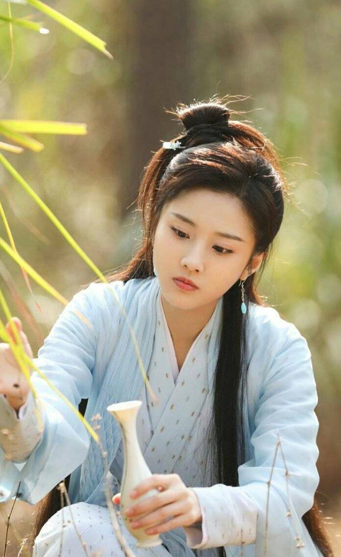 《暮白首》"容婳"美照分享,鬼马精灵惹人爱,就是发型太单一了_张慧雯