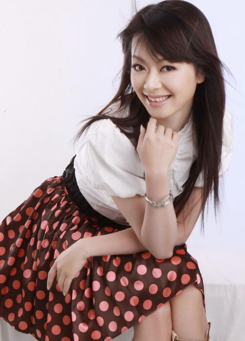 刘莎:放弃舞蹈从影,22岁嫁44岁吴若甫生一女,如今她幸福吗?