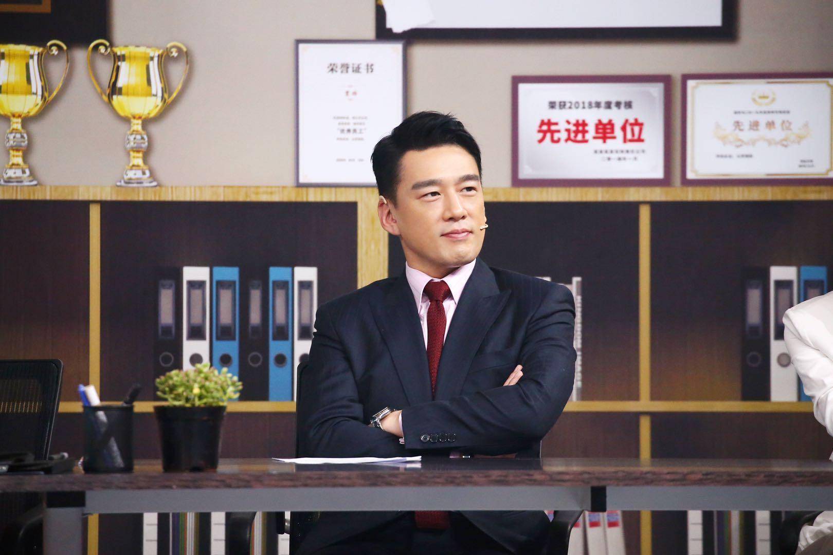 46岁的王耀庆,从"高富帅"到流量综艺,为何越来越受欢迎?
