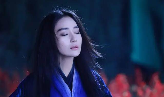 而李莫愁却又天生是个美人胚子,按照原著中的描写,她即使是人过中年却