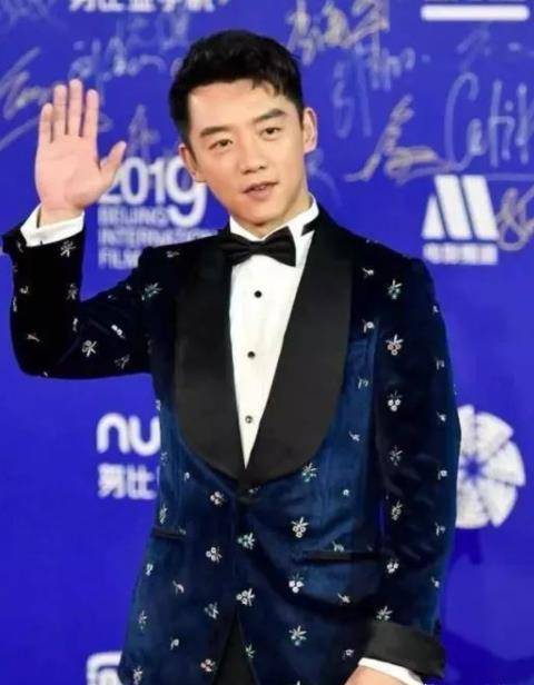 张若昀想恋8年结婚,郑恺相恋十个月,而他们相识两小时就闪婚了_时候