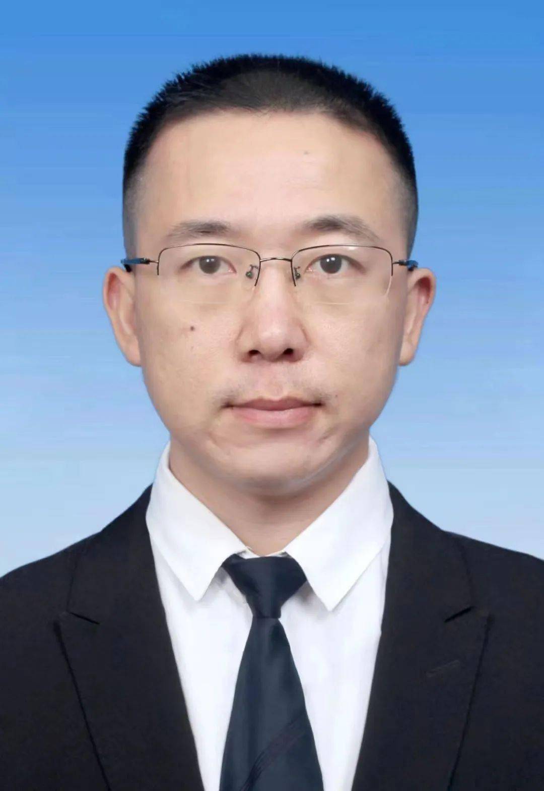 "90后"北大选调生履新副市长_钟方_工作_基层