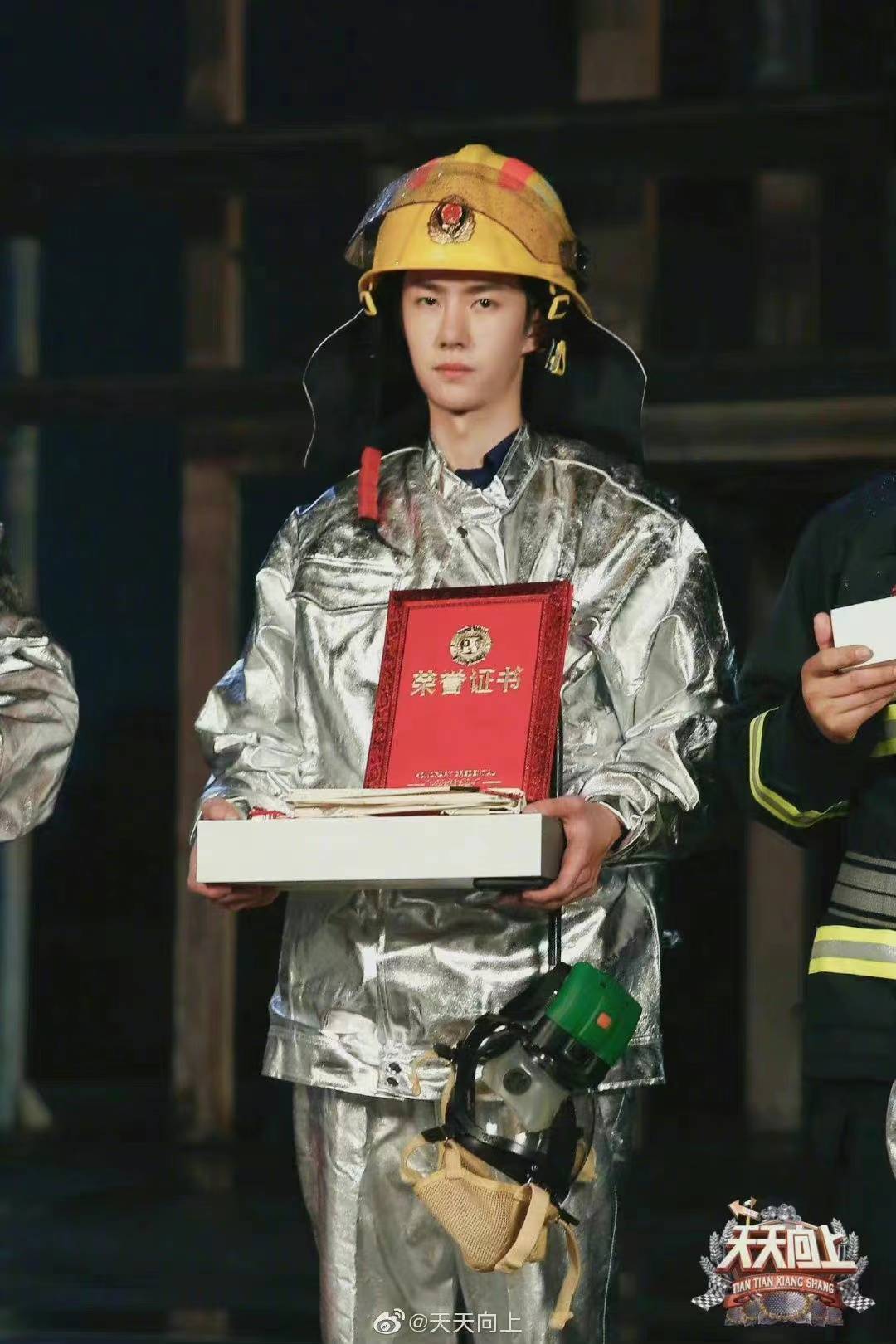 消防大使王一博倾情演唱《灼热的梦》,向"火焰蓝"致敬!