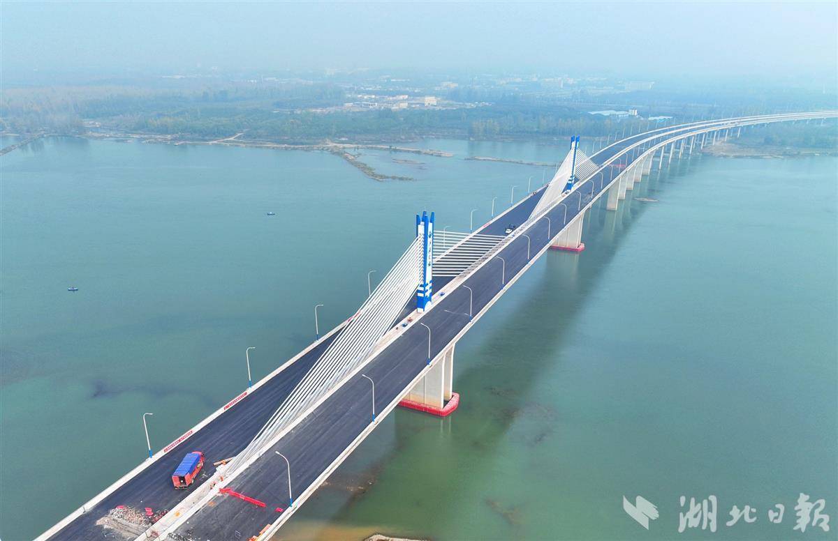 襄阳河谷大桥本月试通车