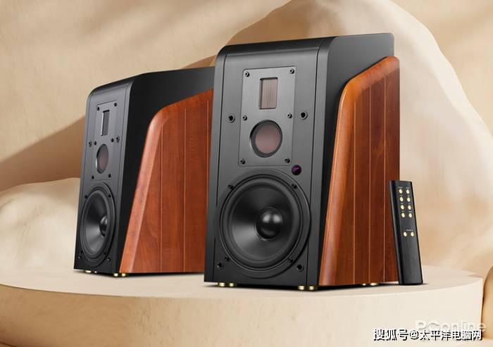 从外观设计上来看,其实惠威 m300mkii和m500的差别并不大,甚至三围