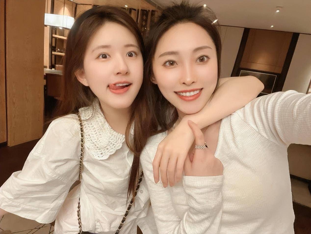 江依依造访赵露思！奉求《偷偷藏不住》小队喝了奶茶，但被问到跳楼的事了吗？