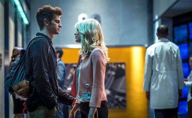 《超凡蜘蛛侠2》中,明明彼得帕克抓住了格温,为什么还是死了?