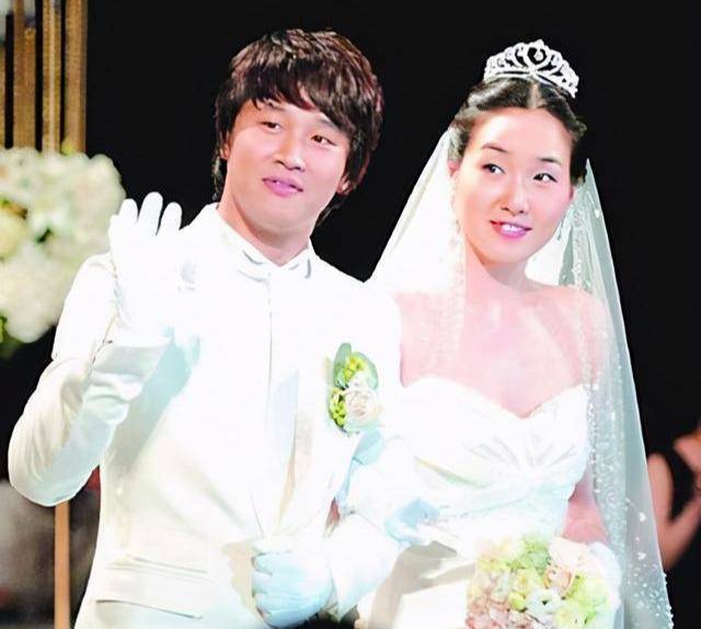 车太贤对媒体宣布在首尔举行盛大的婚礼迎娶崔锡恩时,说:"我对崔锡恩