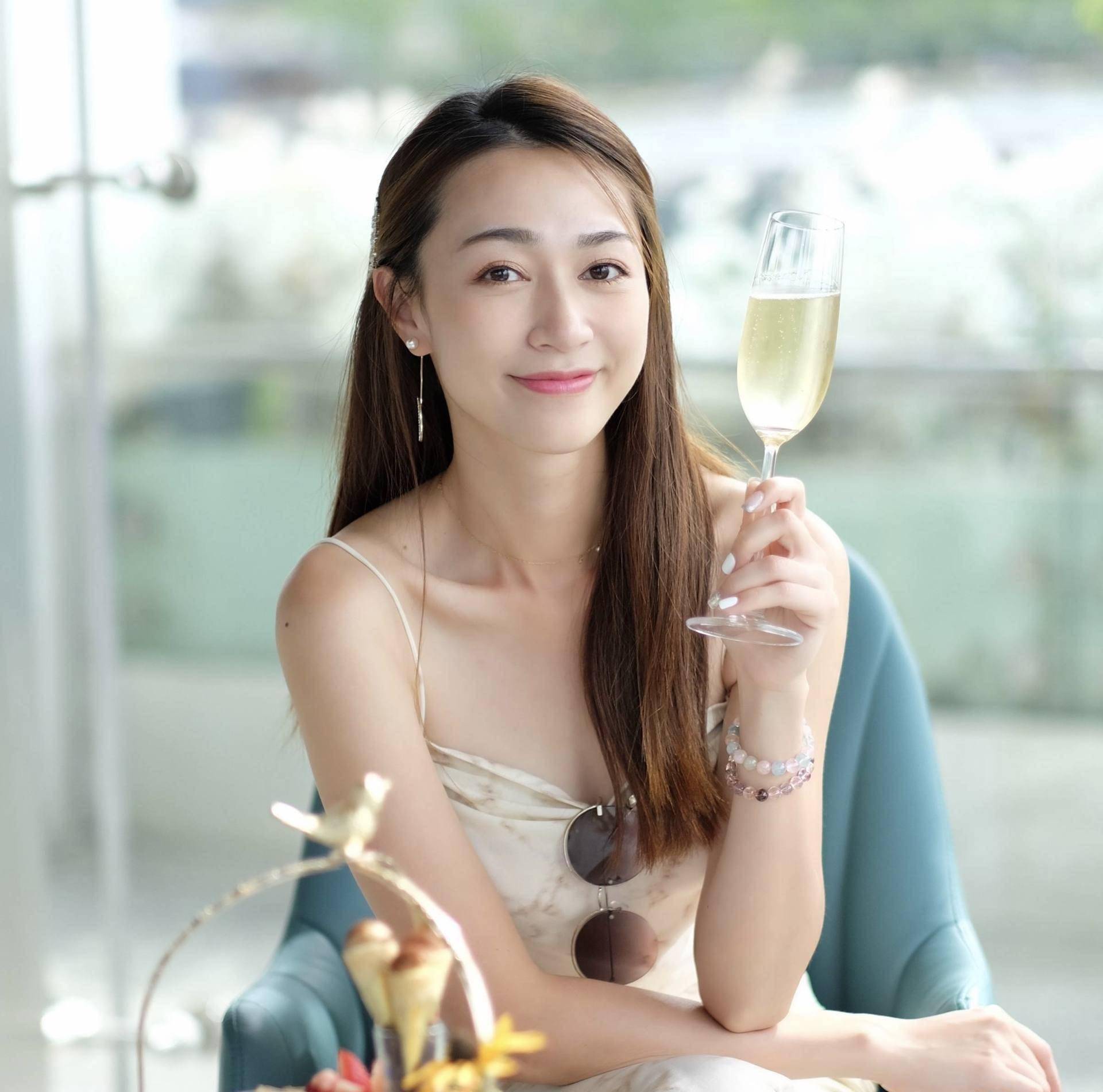 tvb气质小花人气直升,与郭富城合照火到台,被赞:港姐女神_黄嘉雯_剧中