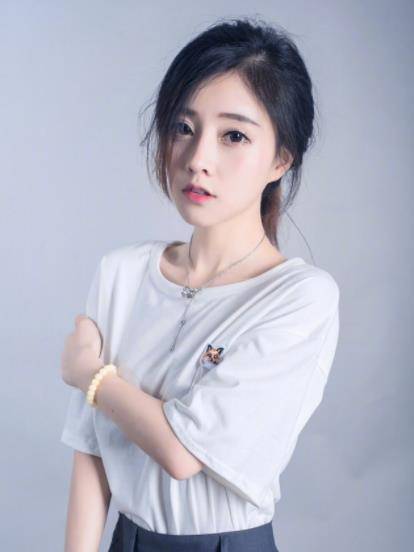 如果说一开始的冯提莫仅仅只是唱歌好听的话,那么她