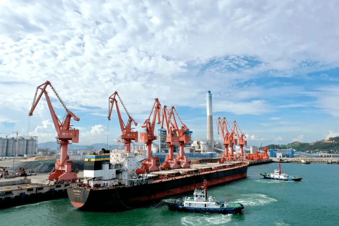 今年以来,茂名广港码头紧紧围绕生产经营目标,在抓牢安全环保,疫情