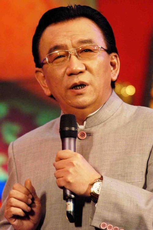 因为除去年轻时候的一些作品,侯耀华这些年几乎没有奉献出一个像样的