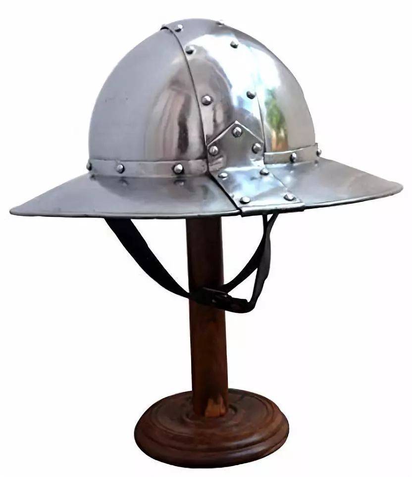 笠盔当你侥幸活过最危险的战争初期,从新兵变成老兵,并为自己攒下了