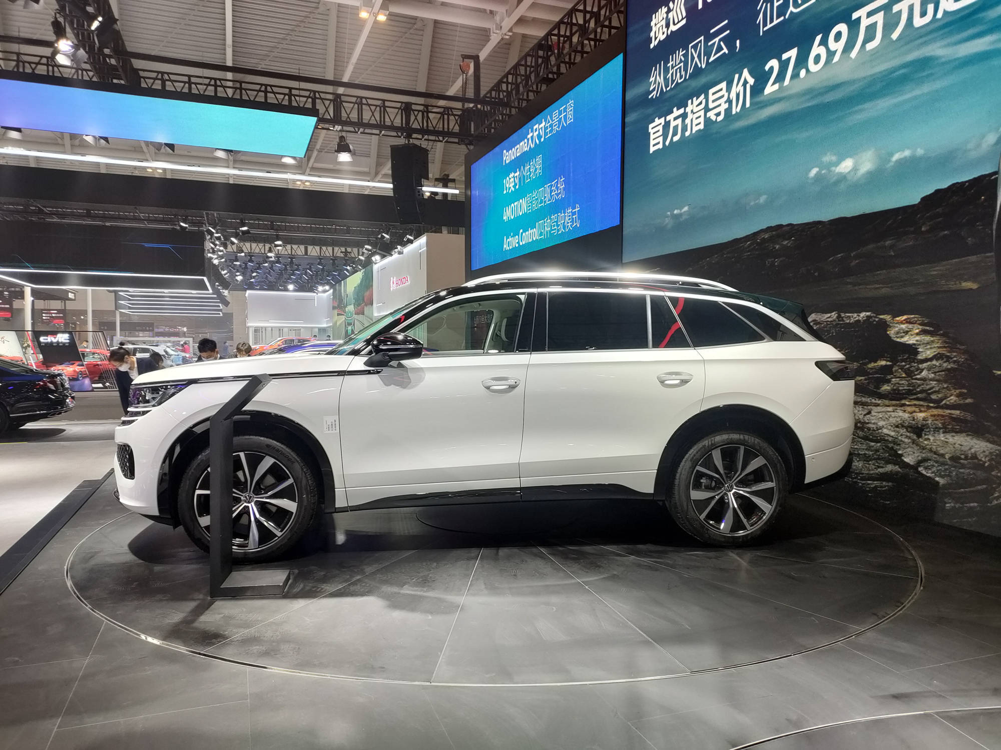 一汽大众揽巡亮相天津车展,11月中旬上市,定位中大型5座SUV_搜狐汽车_搜狐网