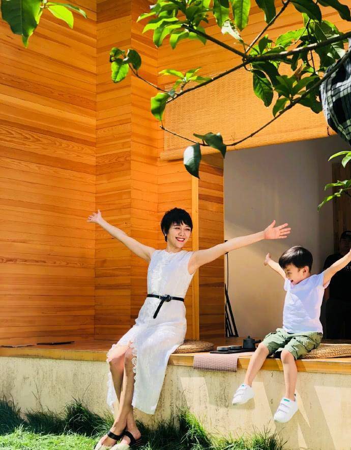汪涵7岁儿子近照,身高直逼爸爸身材口,模样清秀似妈妈,快出道吧_沐沐