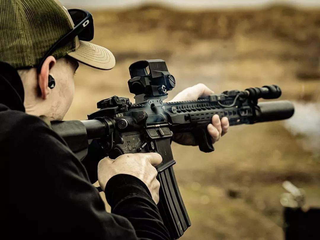 【撸枪猛男】懂枪 爱枪 练枪 敬枪_发点_领地_私人