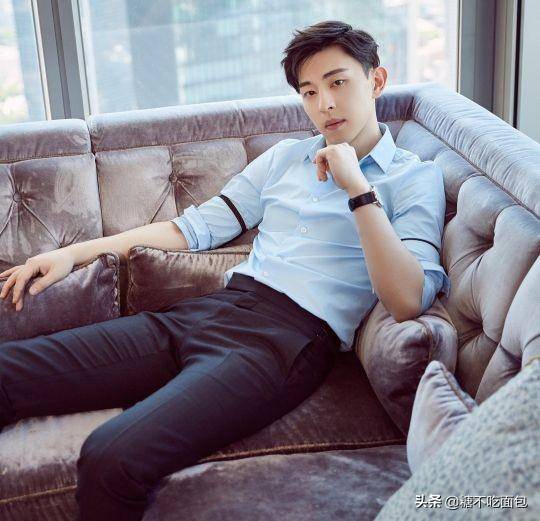 郭敬明"茶艺大师"说不要因为我而不喜欢邓伦_什么_电影_海报