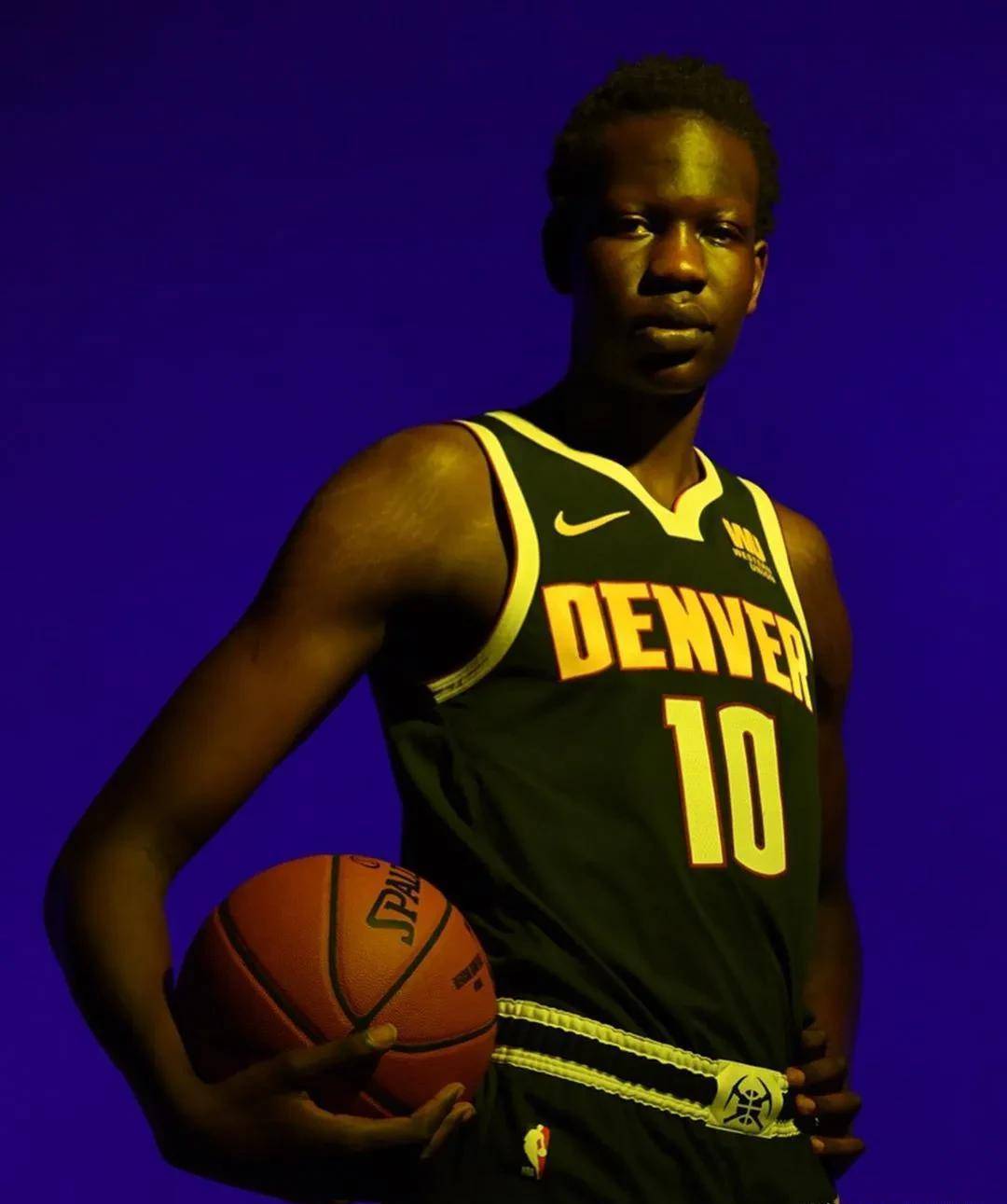 丹佛掘金打算用波尔61波尔加两首轮签交换火箭队戈登和豪斯_掘金队