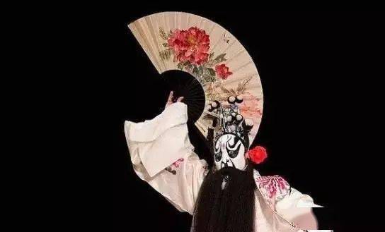 扇子在戏曲表演中有多"万能"?_折扇_京剧_剧照