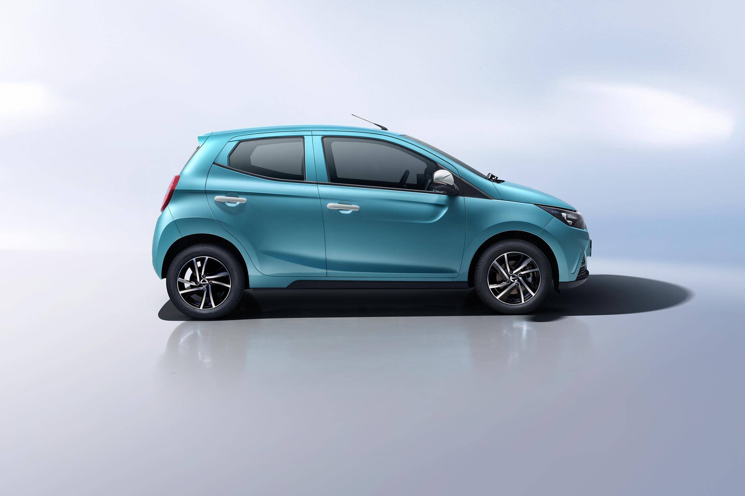 与宏光miniev竞争!雷诺江铃小麒麟上市,售价5.