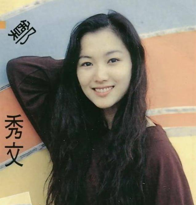 1988年,年仅16岁的郑秀文凭借着一曲《干一杯》加盟许志安所在的公司