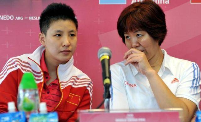 中国女排四朝元老,传承双背飞绝技,36岁悍将上海跑半马!