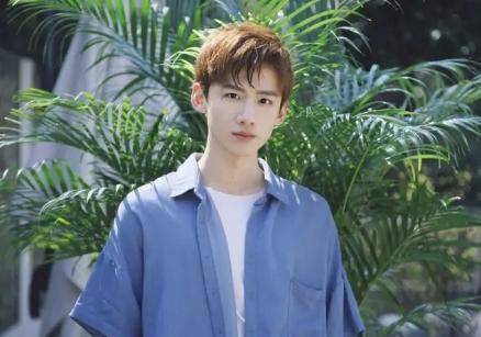 白敬亭:曾送球员鞋却被挂二手平台,如今与宋轶传绯闻_超越_因为_球鞋