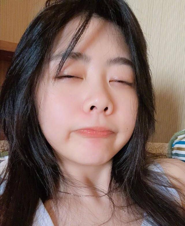 谭松韵2千万福利素颜出镜,表情搞怪可爱,少女感十足丝毫不像30岁_自拍