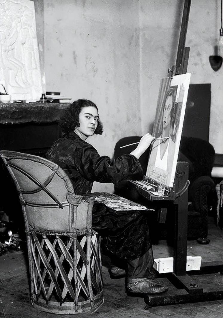 车祸让她18岁拿起画笔,成为天才画家_弗里达·卡罗_威廉_右腿