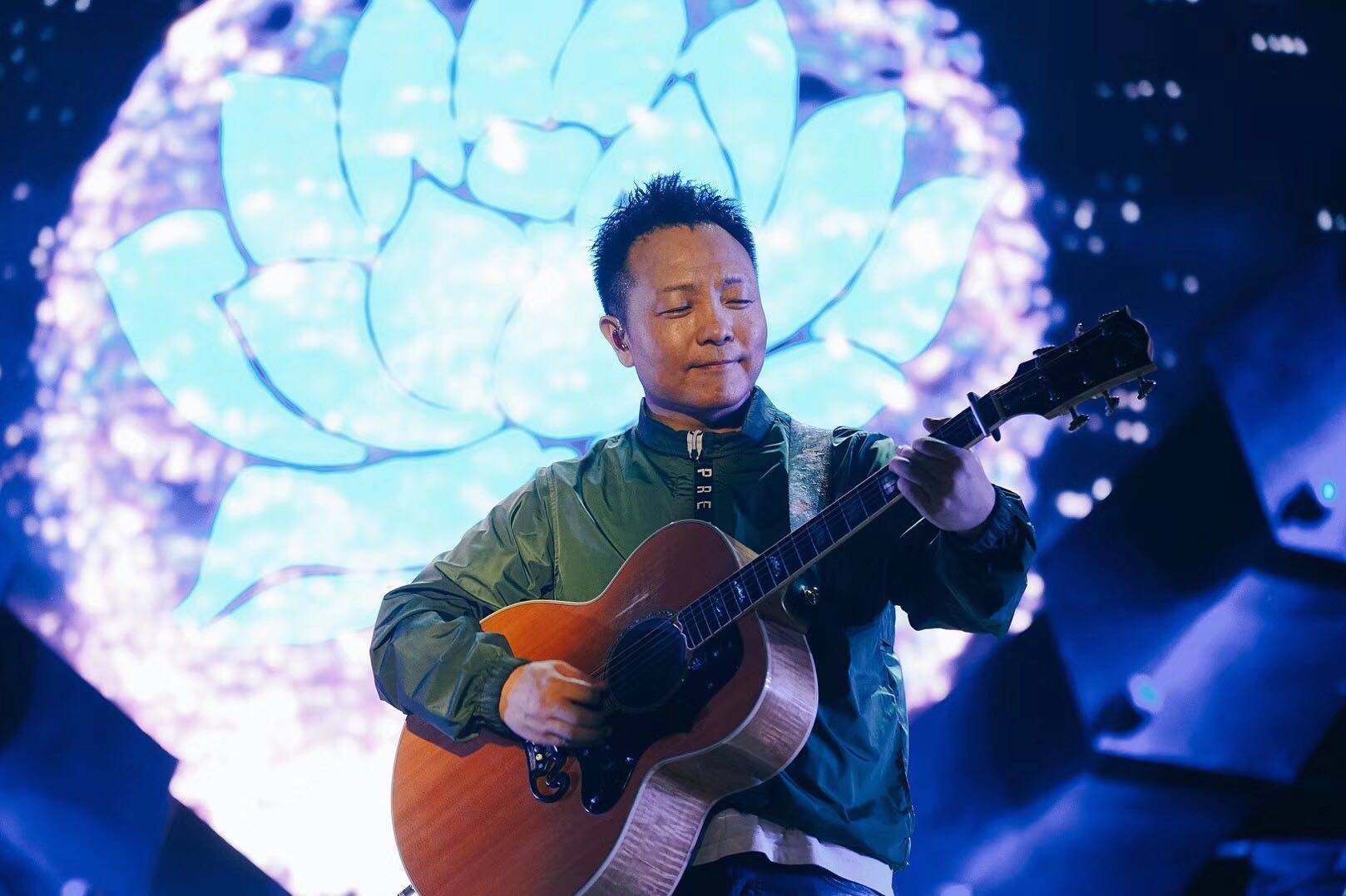 吟诗歌手许巍去了哪里_蓝莲花_歌曲_音乐