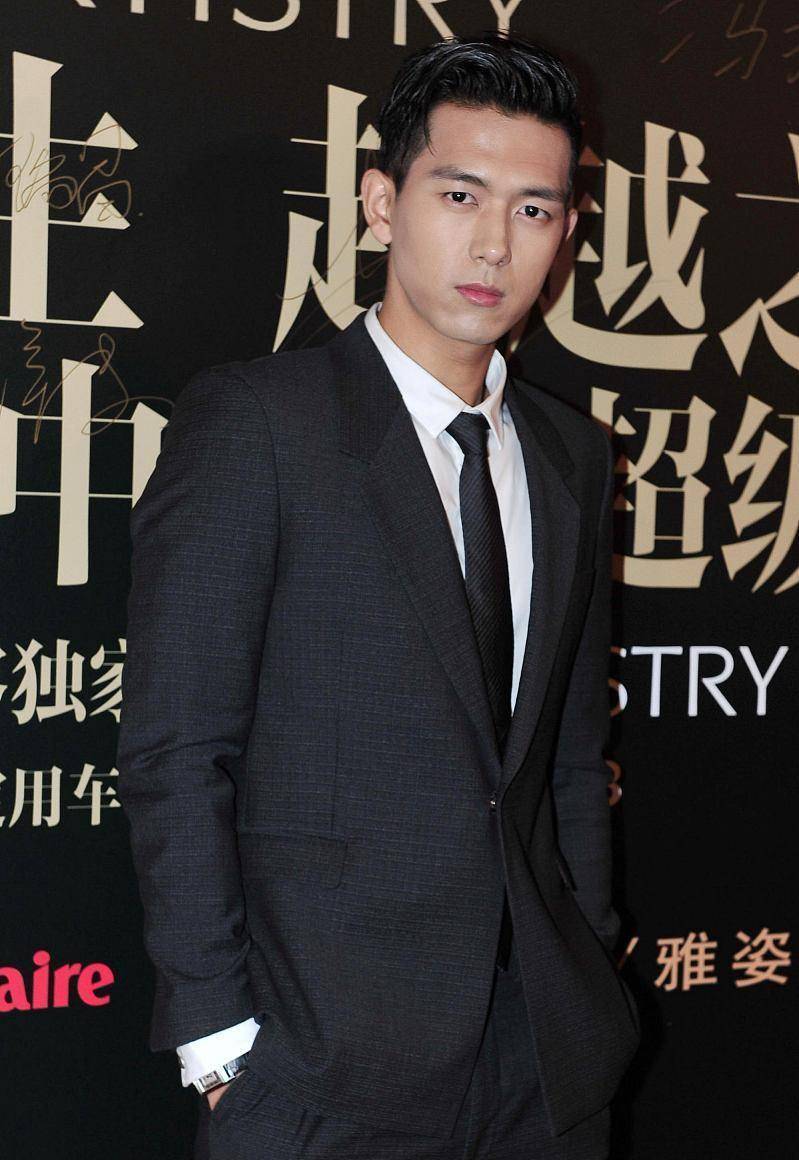2020年国内男明星谁是真正的顶级流量?肖战?蔡徐坤?王源?李现
