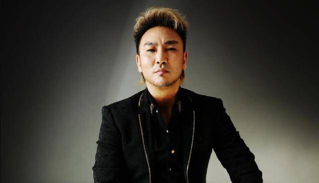 却被伴舞连砍三刀,毁容后遭人嫌弃,现已身价过亿_陈少华_歌坛_刘梦琪