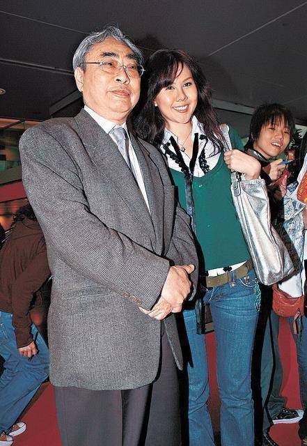 建名与小51岁干女儿玩忘年恋,自曝千名伴侣,为尽兴83岁还吃药_何傲儿