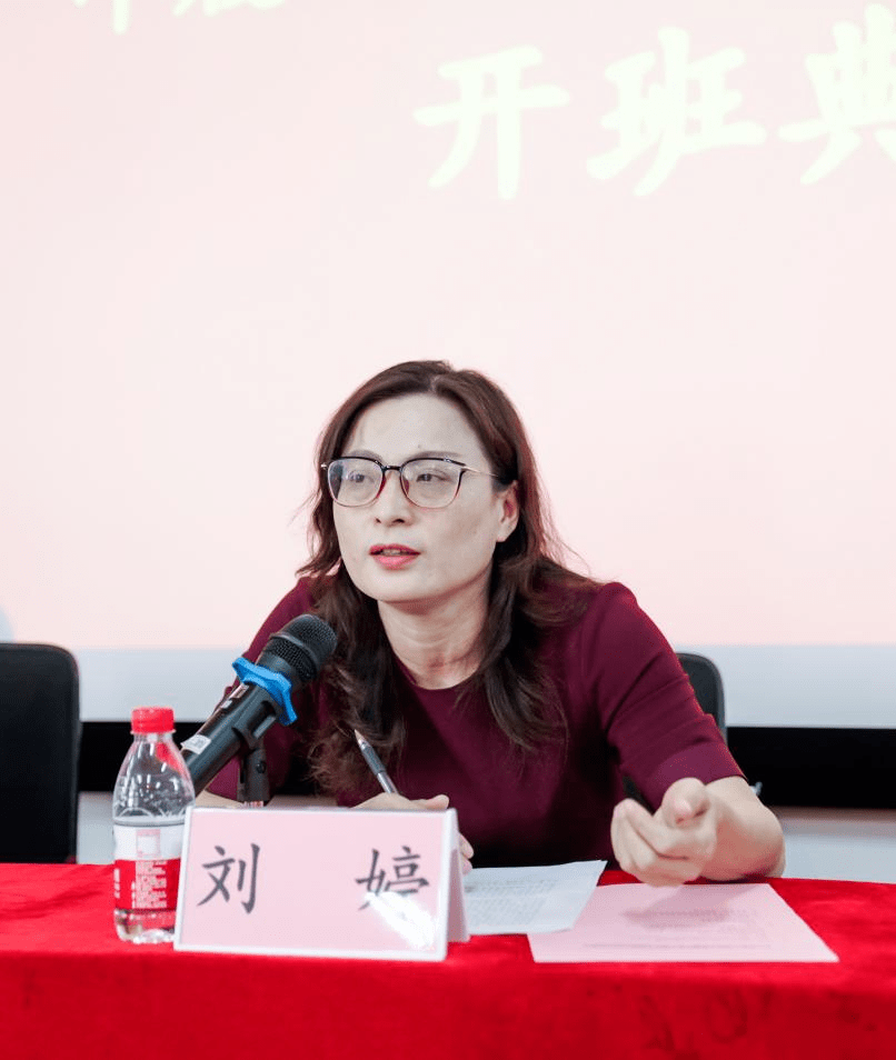 天心区统计局局长刘婷讲话此次培训班由天心区统计局和湖南大学远程