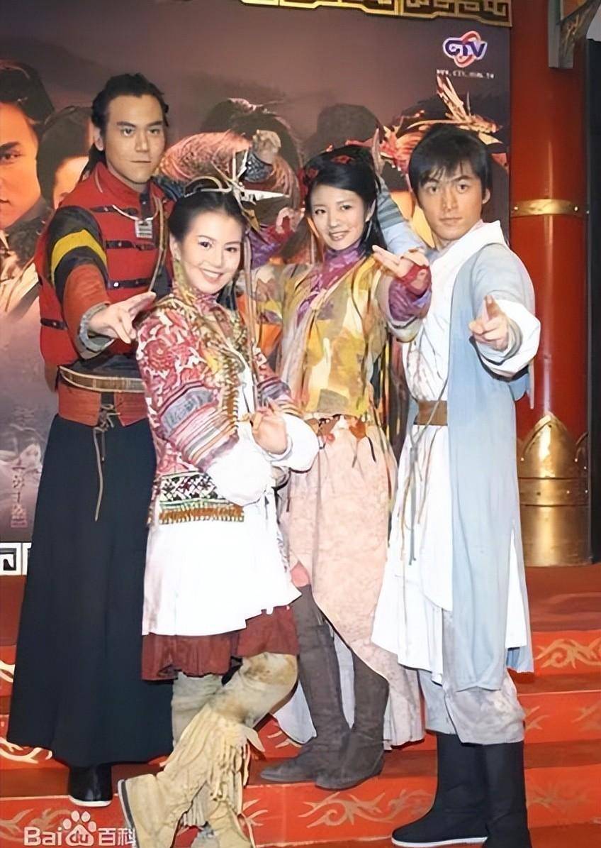 无论是胡歌还是安以轩,整个剧组演员的年纪都很小,当时刘亦菲以为自己