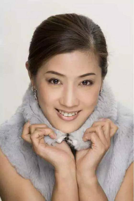 李歌:因15年前"给妈妈洗脚"活动策划走红,31岁入行低调不炒作_形象