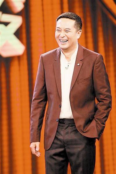 18年龙套跑成了影帝,闪婚又闪离,张嘉译为何能将烂牌打成王炸_因为