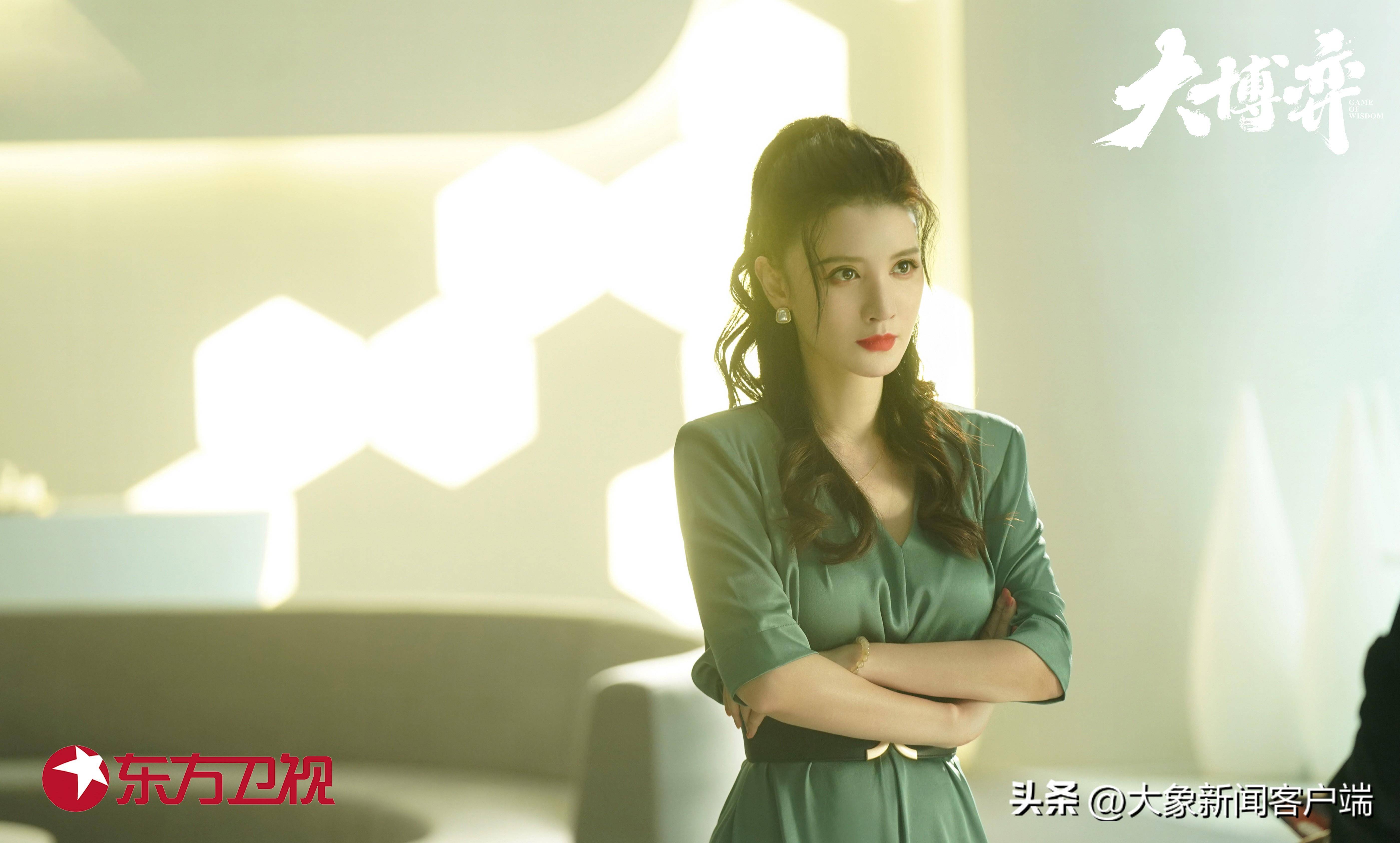 问:万茜和秦昊出演这部戏,是你在"乘风破浪"之后主动邀约的吗?