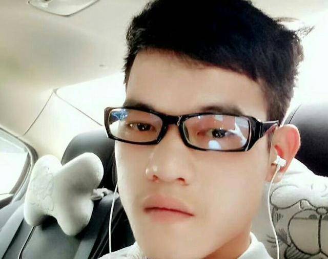 有网友表示当时直播的时候,北慕,赖神和阿信是开着