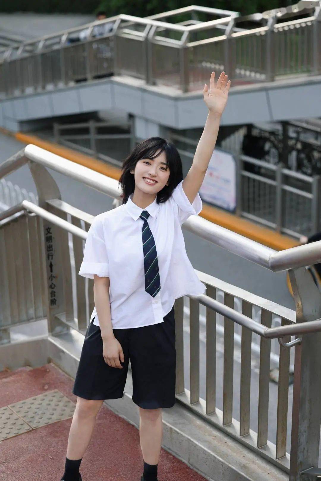 可可爱爱的拍照pose,当然是看沈月的!_镜头_表情_姿势