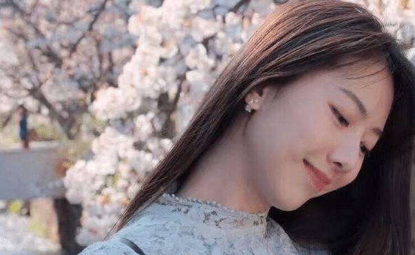 甜美爱笑的徐唯,让人感觉特别温暖,尤其她的演技更是特别棒_时候_明星