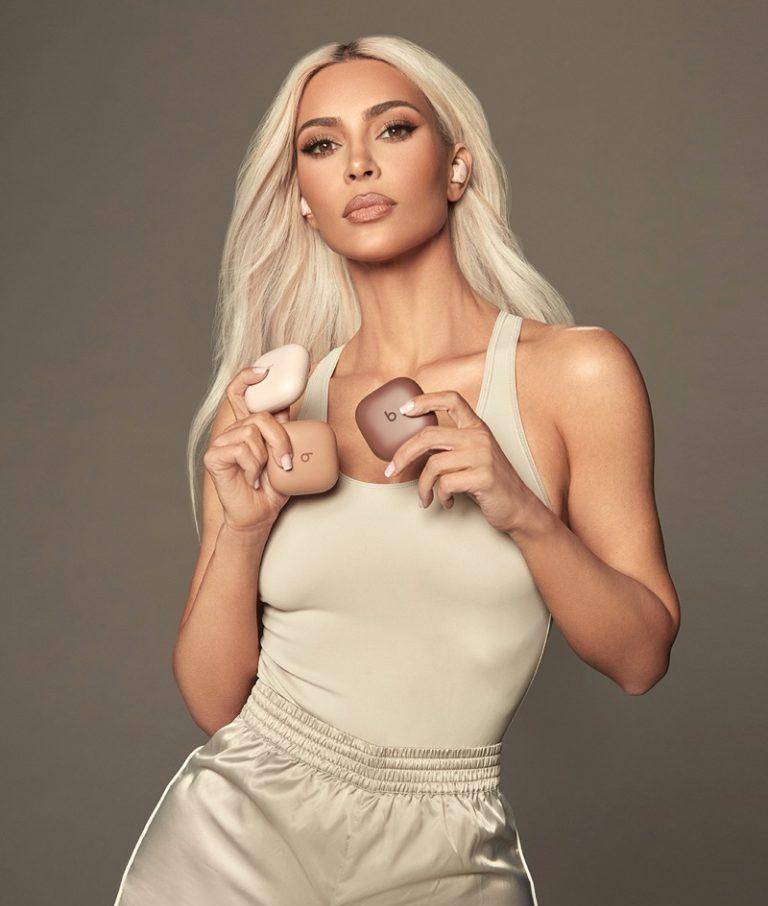 金·卡戴珊 (kim kardashian)拍摄的时尚广告大片_活动_靴子_strong