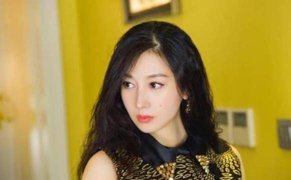 她是"虚竹"老婆,演50部戏仍不温不火,现在安心在家带孩子_樊少皇